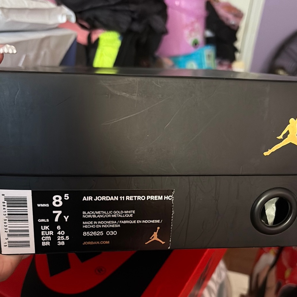 Air Jordan 11 Retro Prem HC - Black/Metallic Gold/White